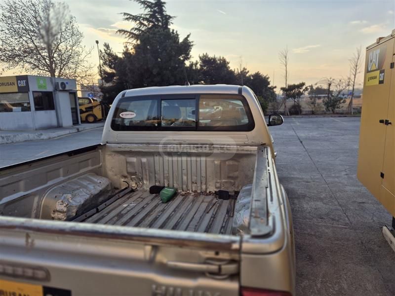Toyota Hilux 2013 — photo 2