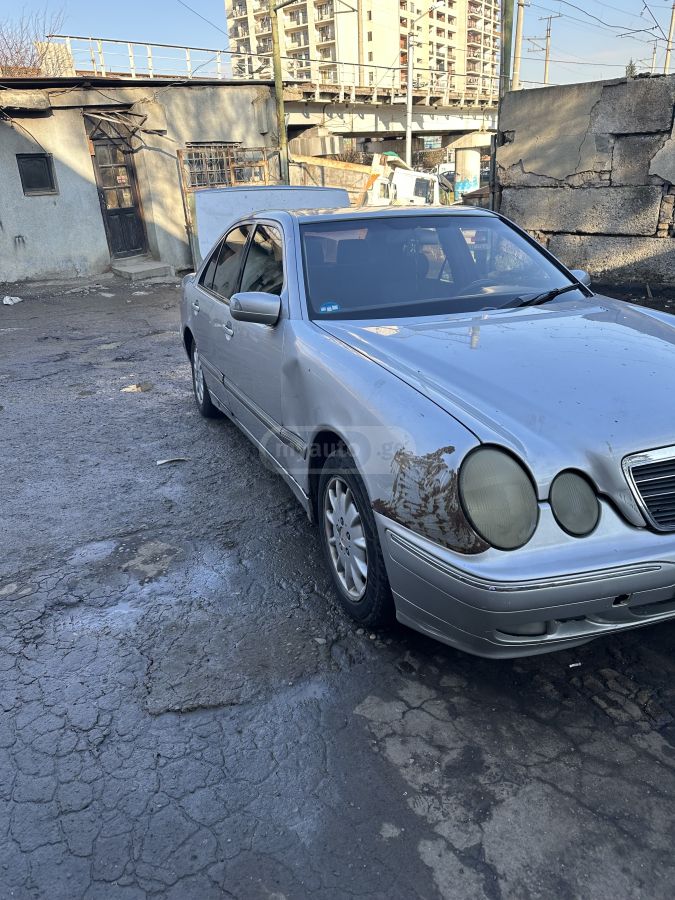 Mercedes-Benz E 240 2000 — photo 2
