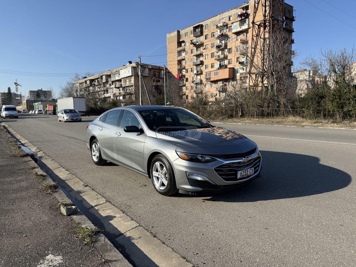 Chevrolet Malibu 2024 — photo 2
