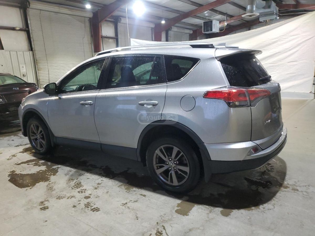 Toyota RAV4 2017 — photo 2