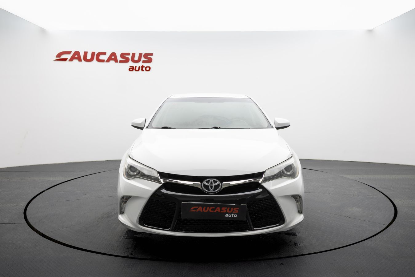 Toyota Camry 2015 — photo 2