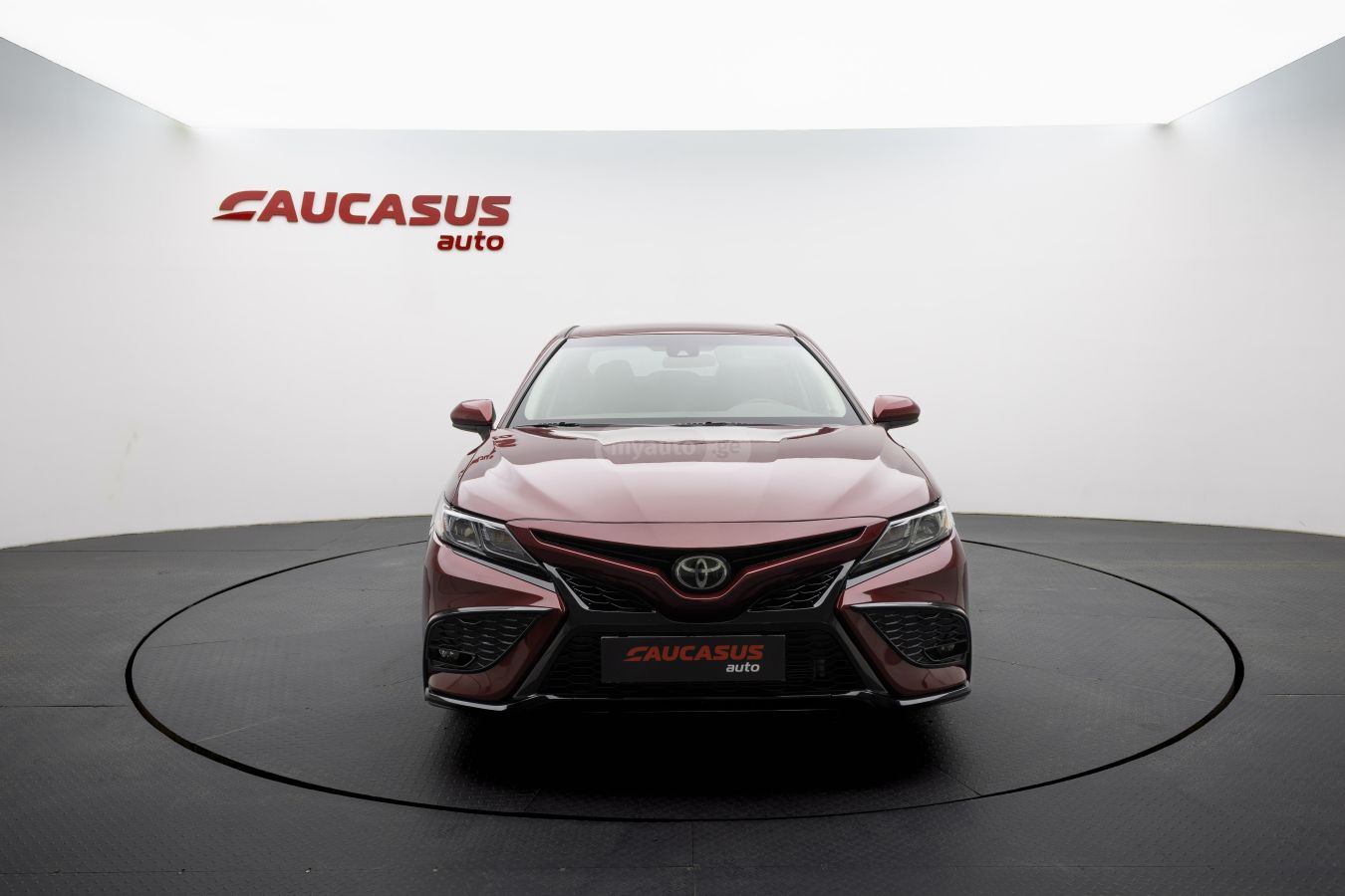 Toyota Camry 2018 — photo 2