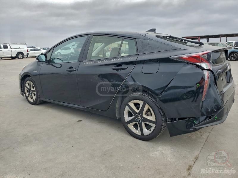 Toyota Prius 2017 — photo 2