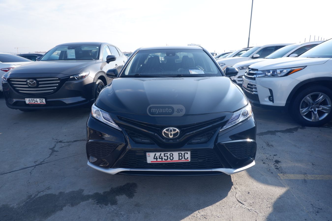 Toyota Camry 2021 — photo 2