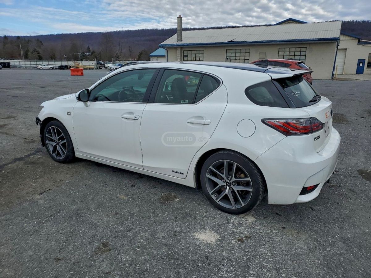 Lexus CT 200 h 2015 — photo 2
