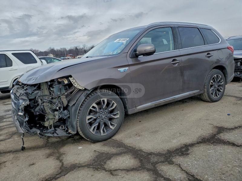 Mitsubishi Outlander 2018 — photo 2