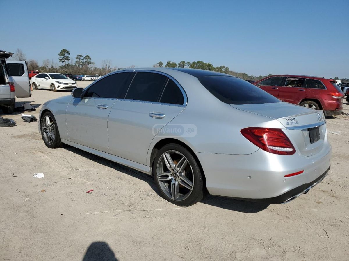 Mercedes-Benz E 300 2018 — photo 2