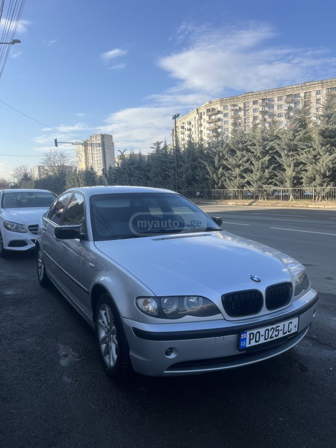 BMW 318 2004 — photo 2