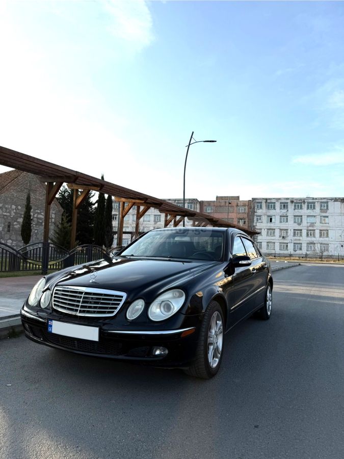 Mercedes-Benz E 350 2005 — photo 2