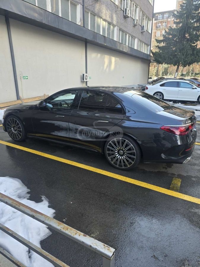 Mercedes-Benz E 200 2025 — photo 2