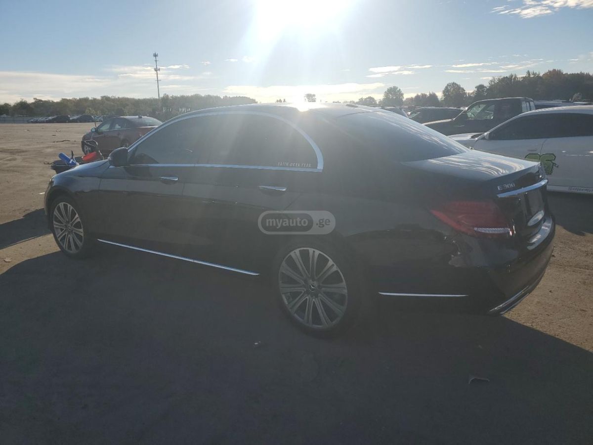 Mercedes-Benz E 300 2018 — photo 2