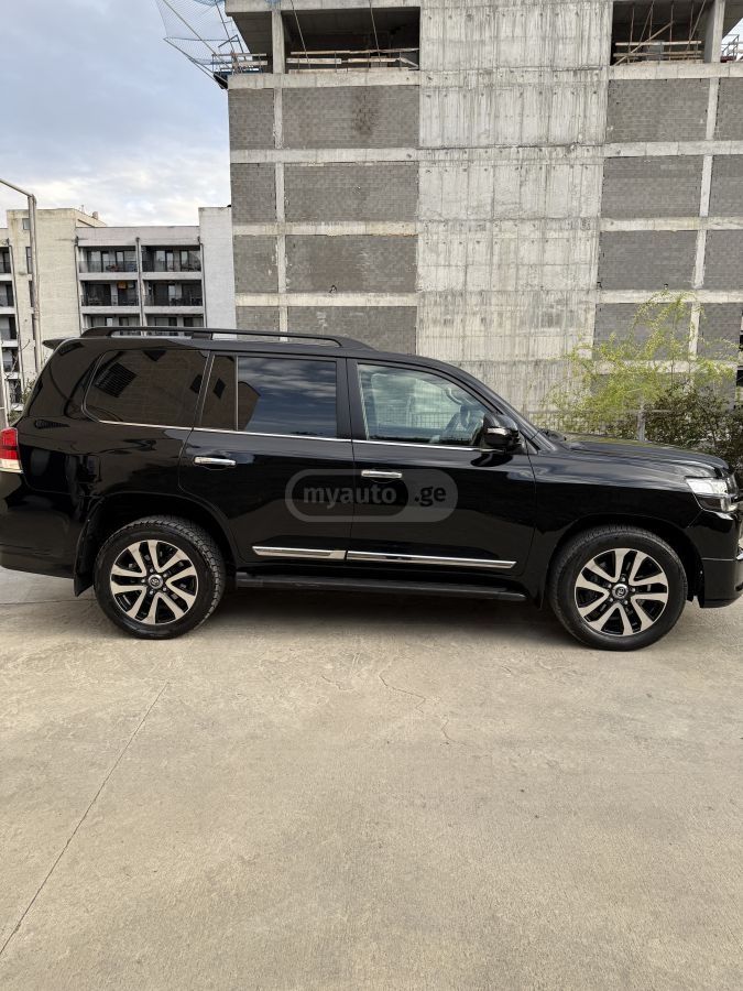 Toyota Land Cruiser 2020 — photo 2