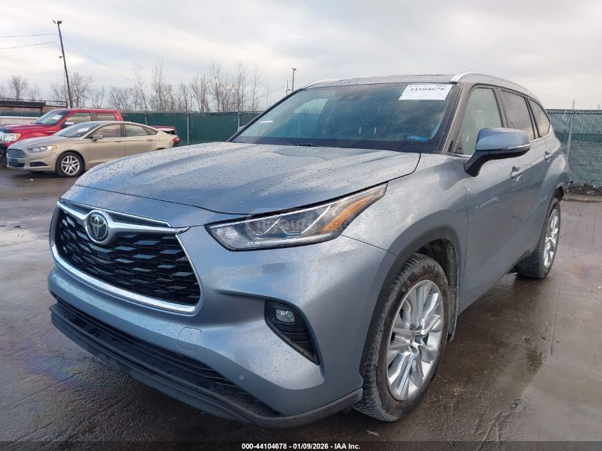 Toyota Highlander 2021 — photo 2