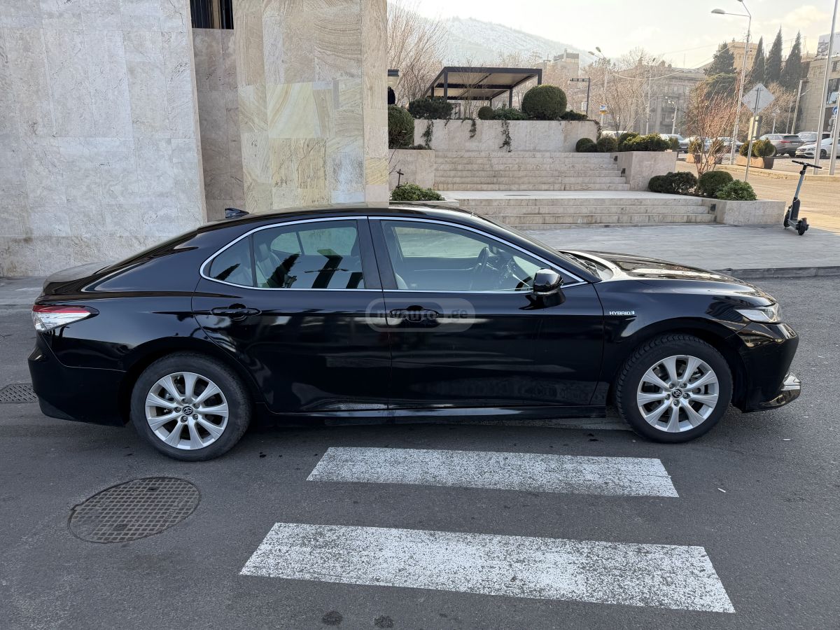 Toyota Camry 2019 — photo 2