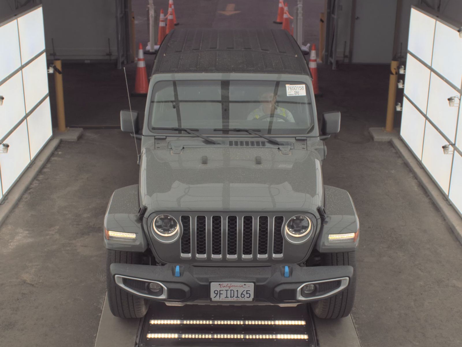 Jeep Wrangler 2023 — photo 2