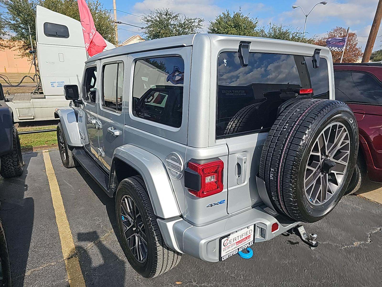 Jeep Wrangler 2023 — photo 2