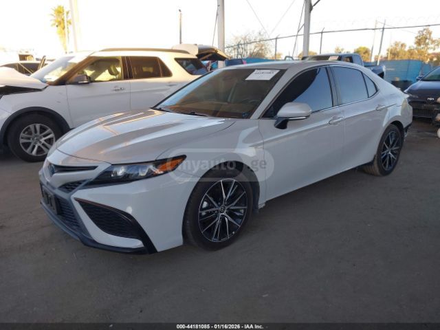 Toyota Camry 2022 — photo 2