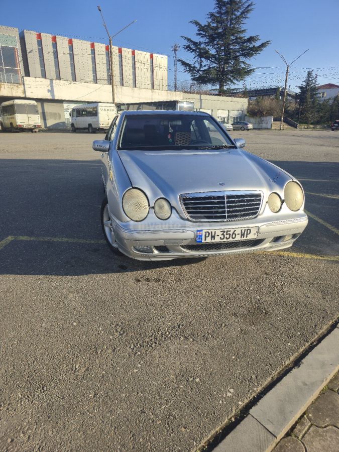 Mercedes-Benz E 320