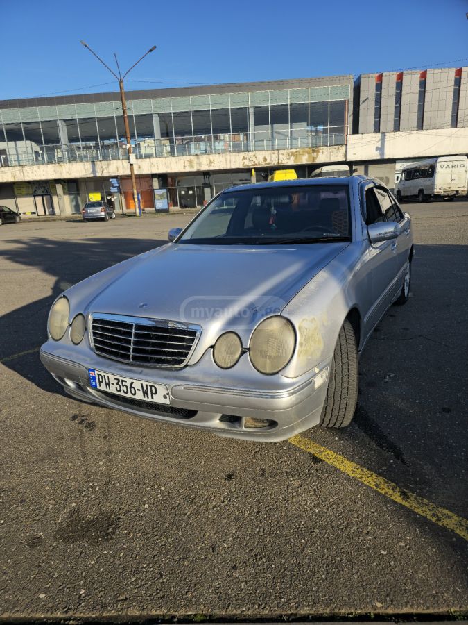 Mercedes-Benz E 320 2001 — photo 2