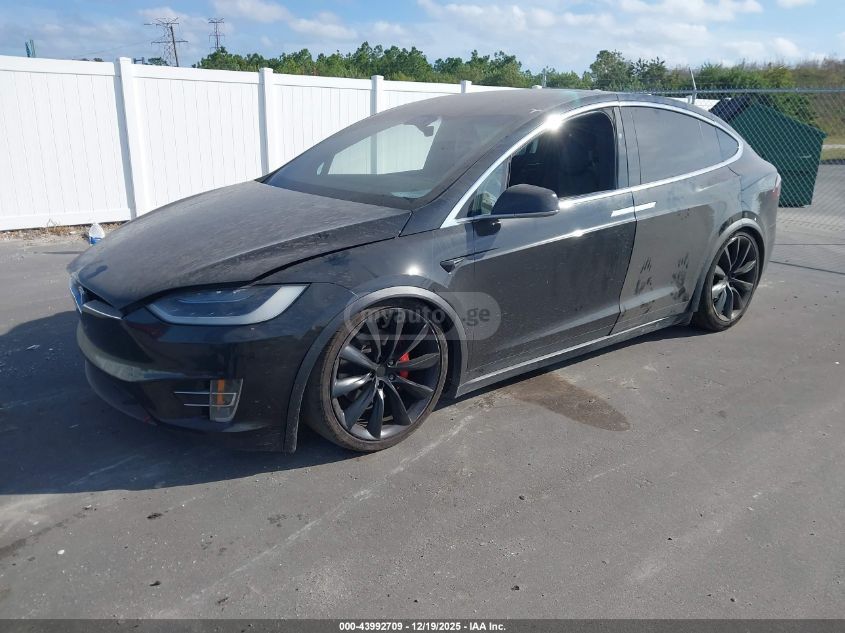 Tesla Model X 2017 — photo 2