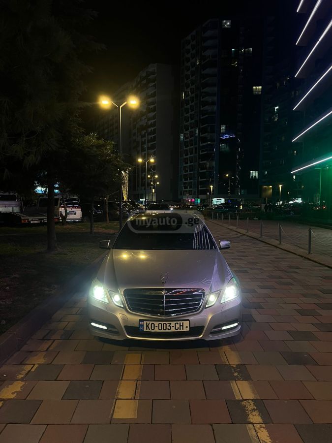 Mercedes-Benz E 220 2011 — photo 2