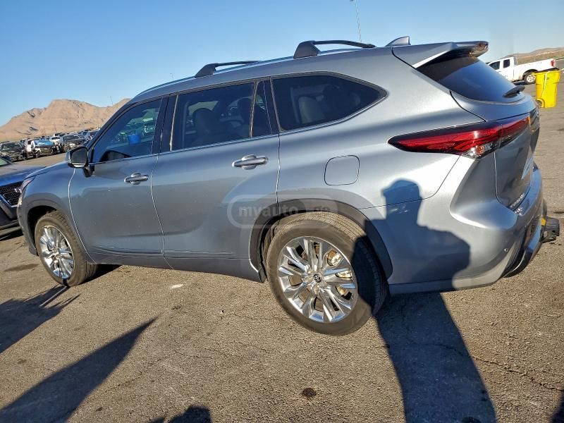 Toyota Highlander 2021 — photo 2