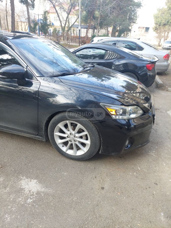 Lexus CT 200 h 2012 — photo 2
