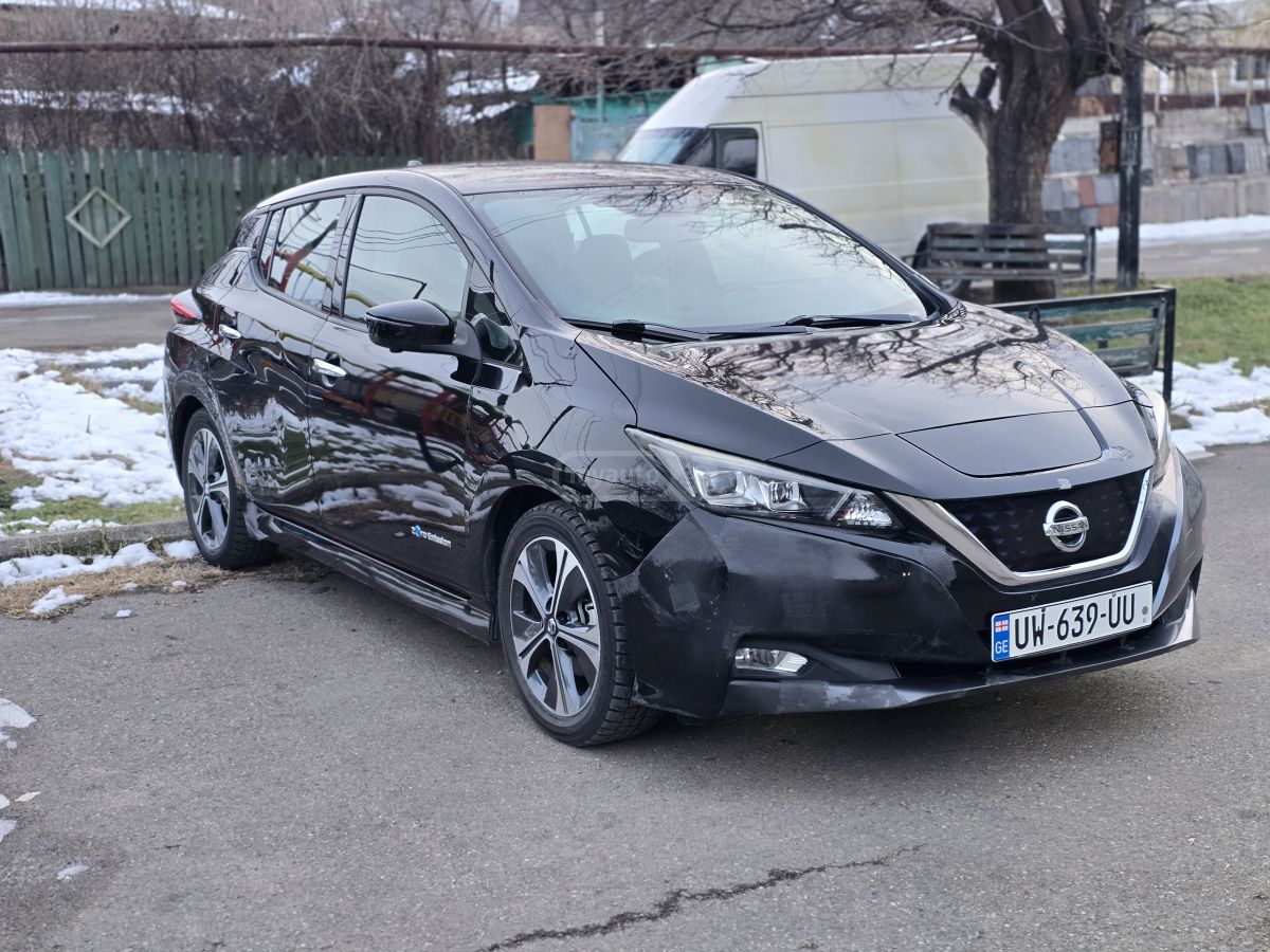 Nissan Leaf 2018 — photo 2