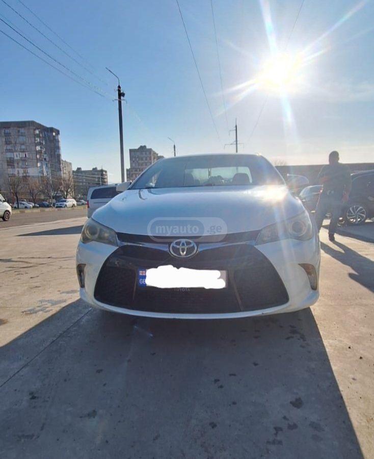 Toyota Camry 2016 — photo 2