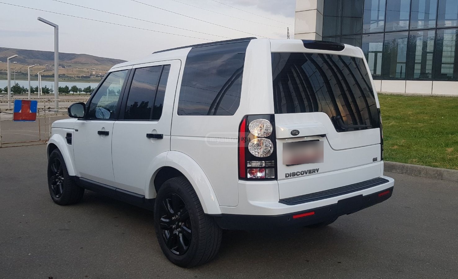 Land Rover Discovery 2014 — photo 2