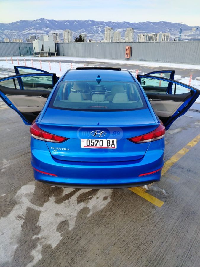 Hyundai Elantra 2017 — photo 2