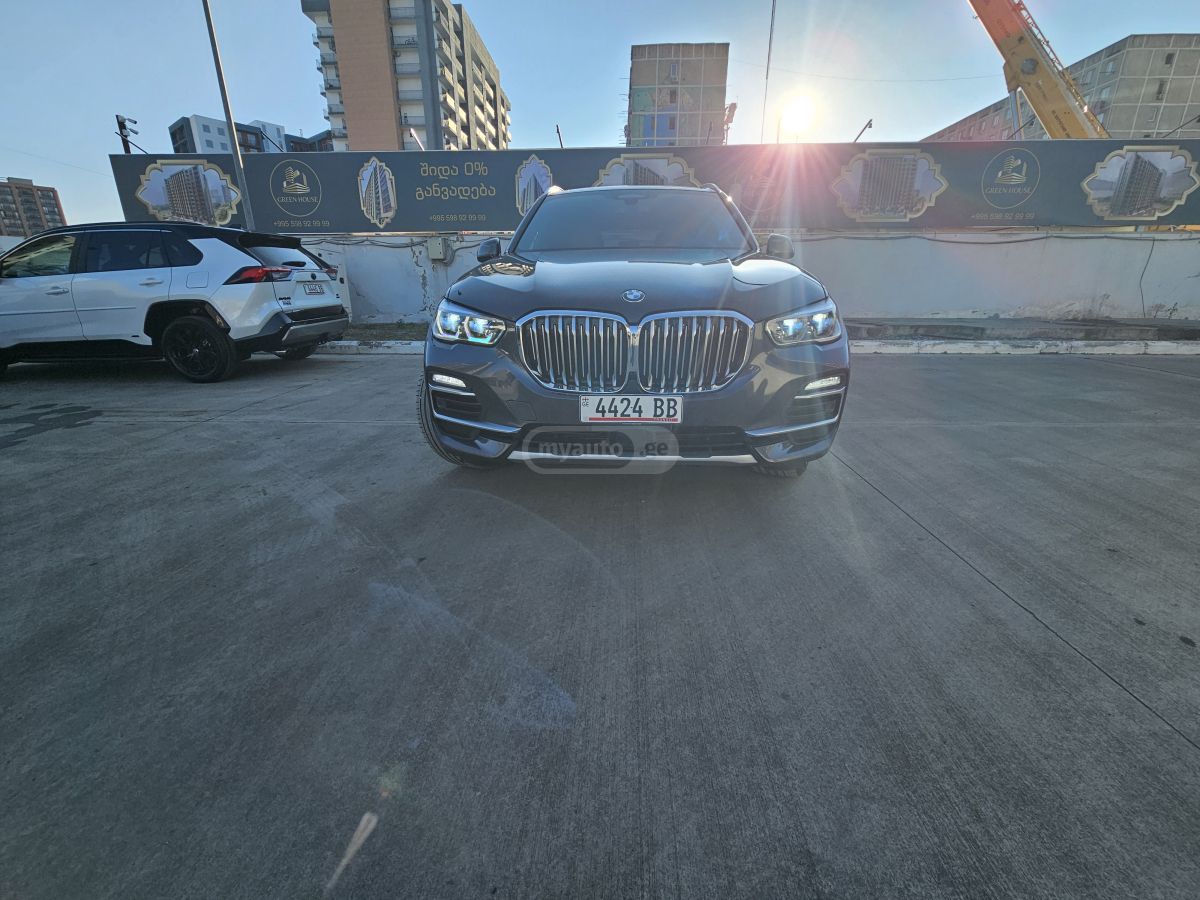 BMW X5 2021 — photo 2