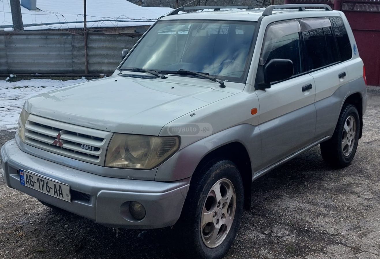 Mitsubishi Pajero IO