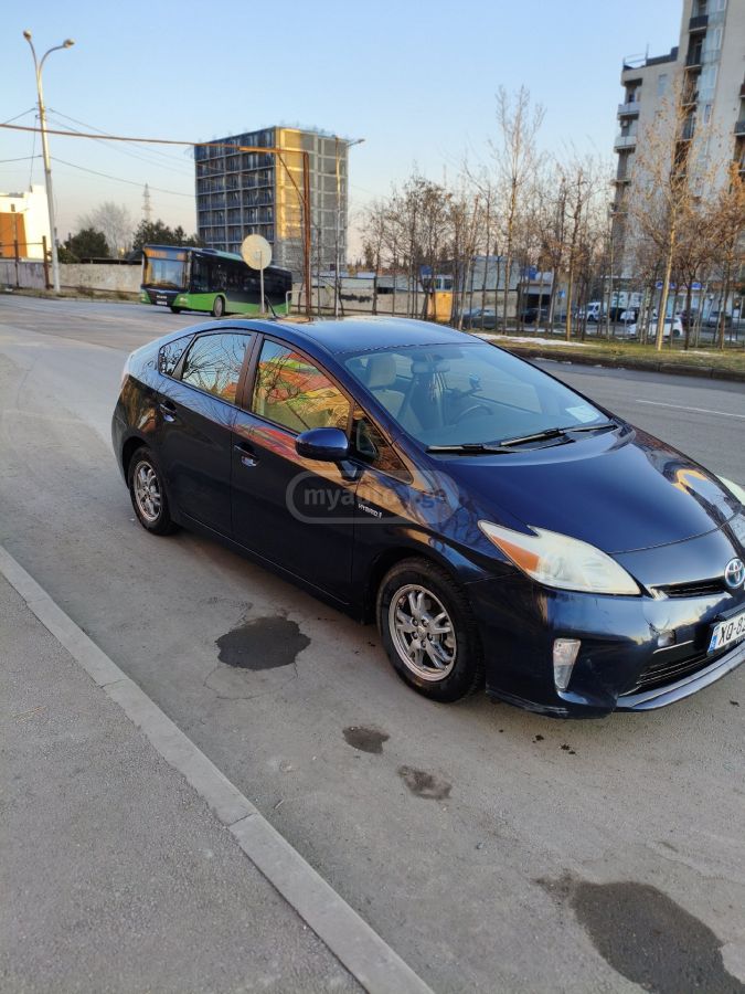 Toyota Prius 2014 — photo 2
