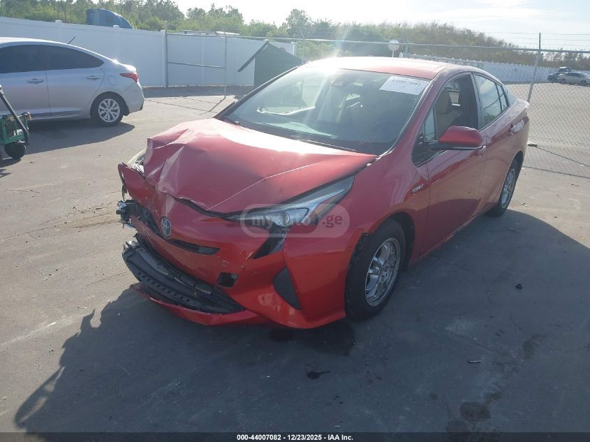 Toyota Prius 2018 — photo 2