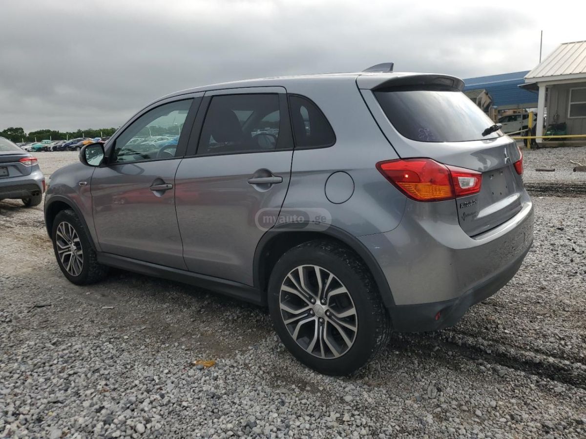 Mitsubishi Outlander 2017 — photo 2