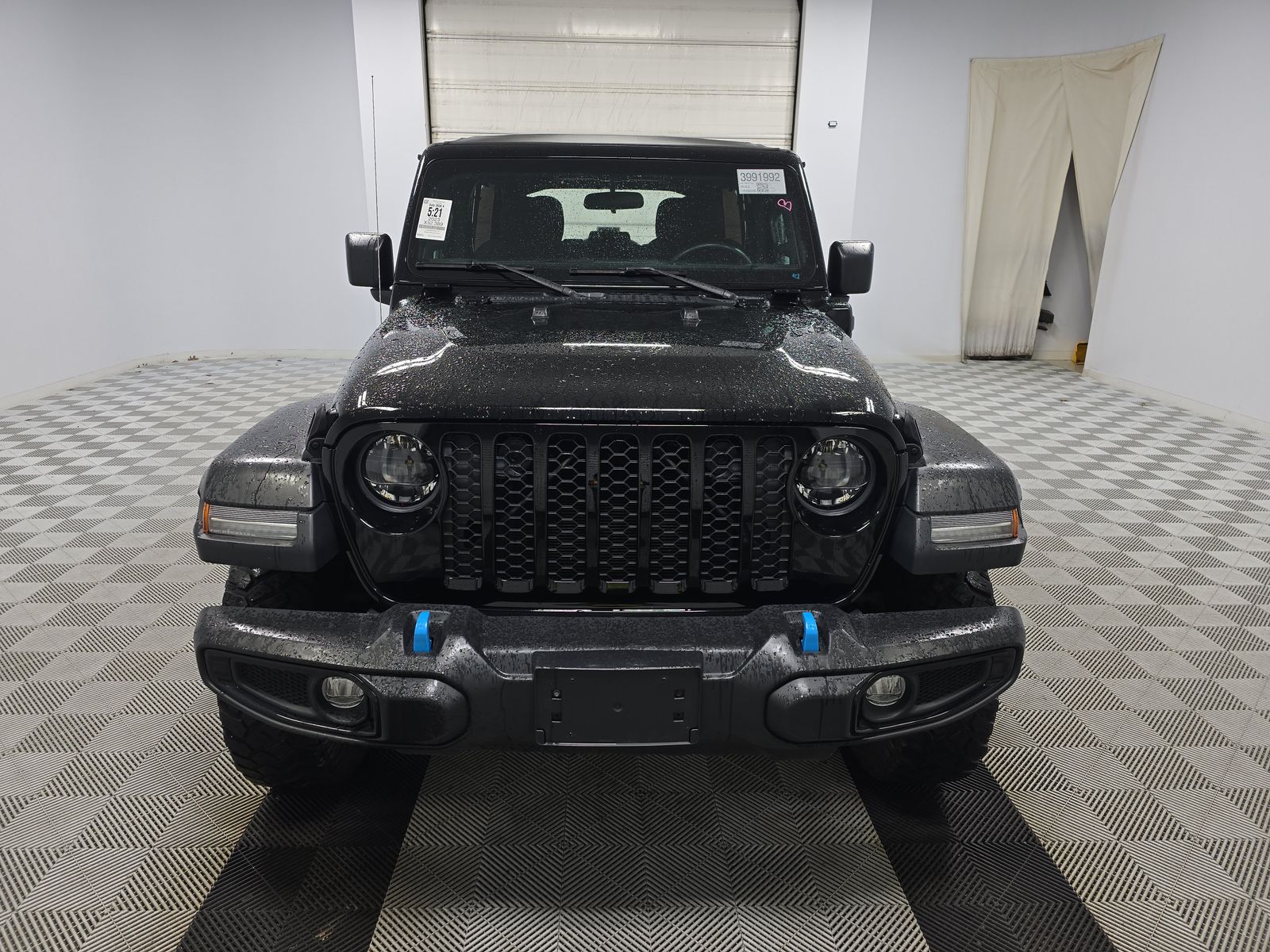 Jeep Wrangler 2023 — photo 2