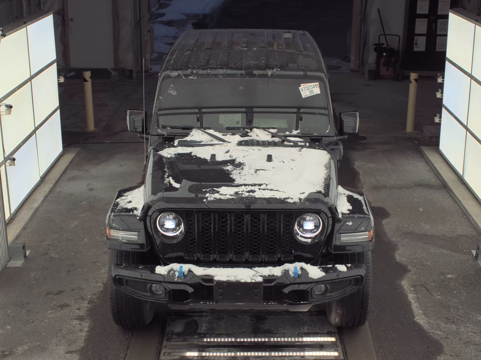 Jeep Wrangler 2023 — photo 2