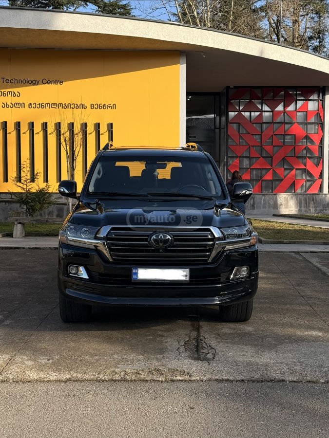 Toyota Land Cruiser 2018 — photo 2