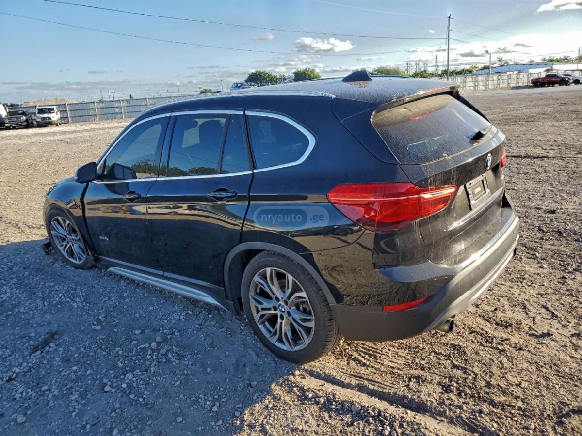 BMW X1 2017 — photo 2