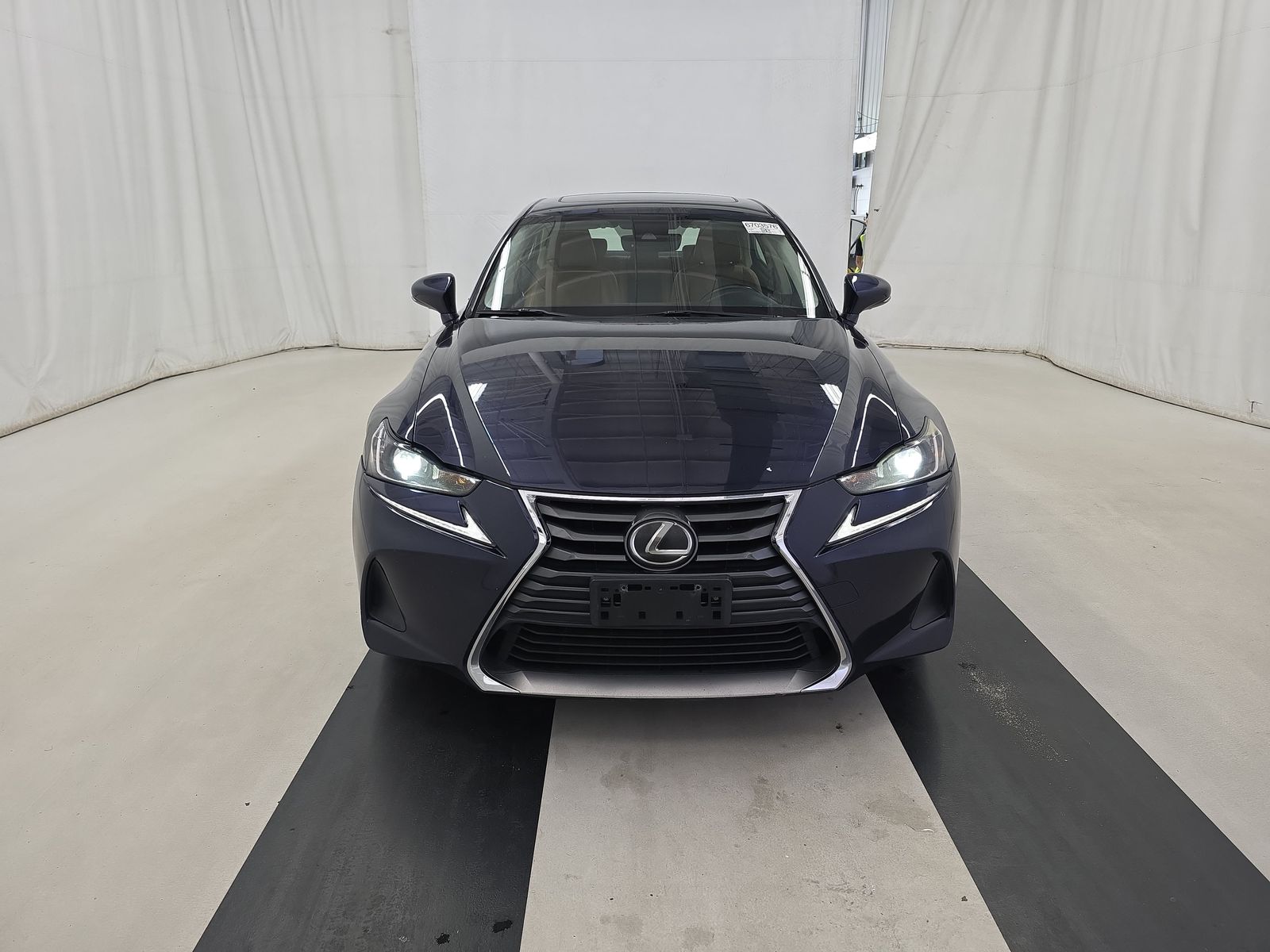 Lexus IS 300 2017 — photo 2