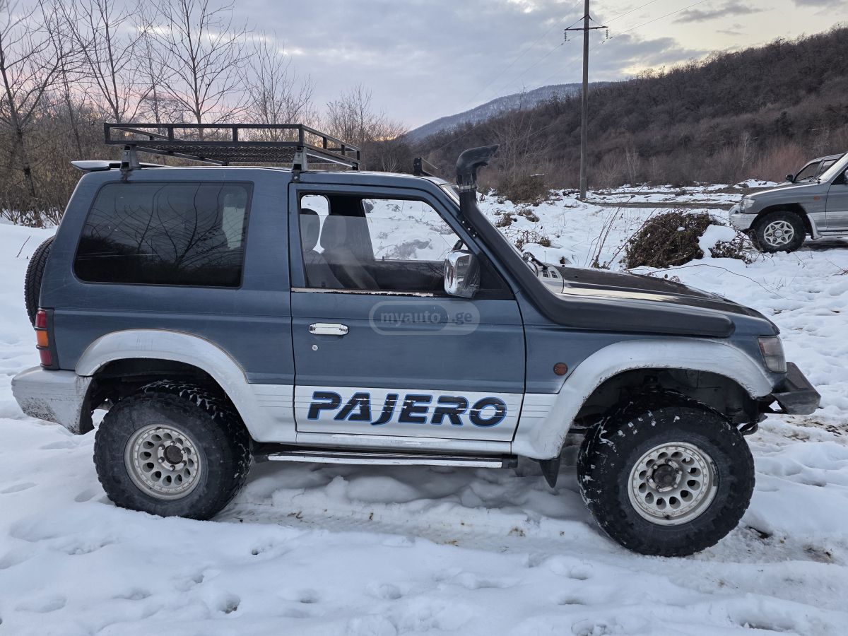 Mitsubishi Pajero 1992 — photo 2