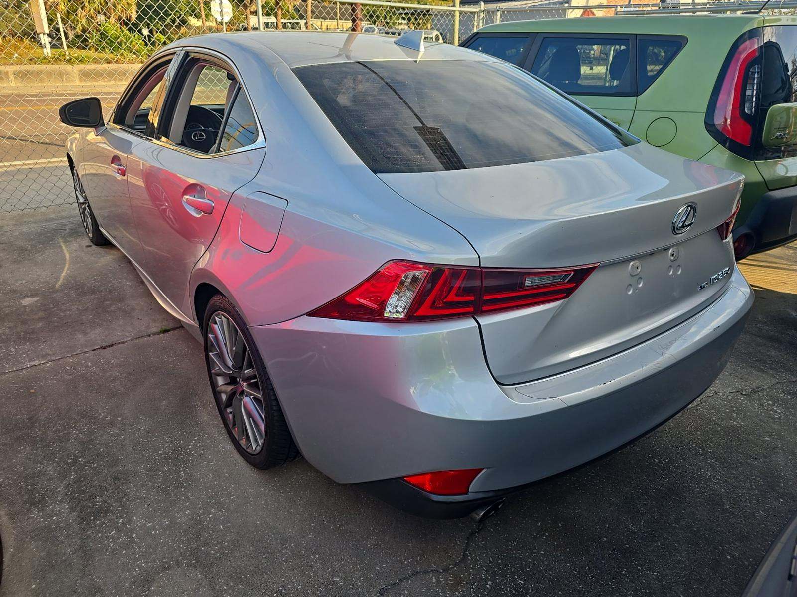 Lexus IS 250 2014 — photo 2
