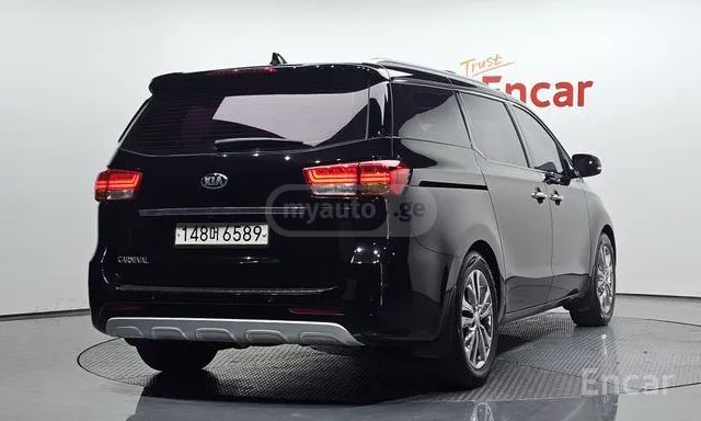 Kia Carnival 2016 — photo 2