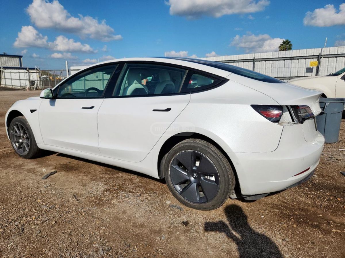 Tesla Model S 2022 — photo 2