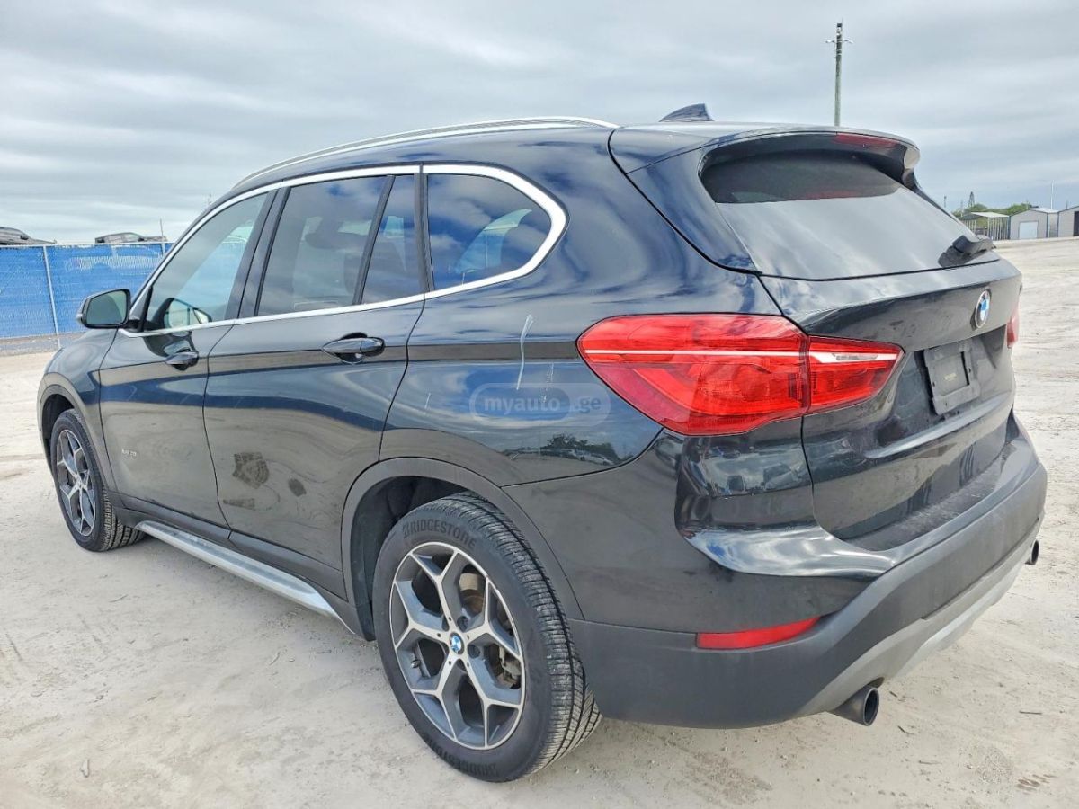 BMW X1 2017 — photo 2