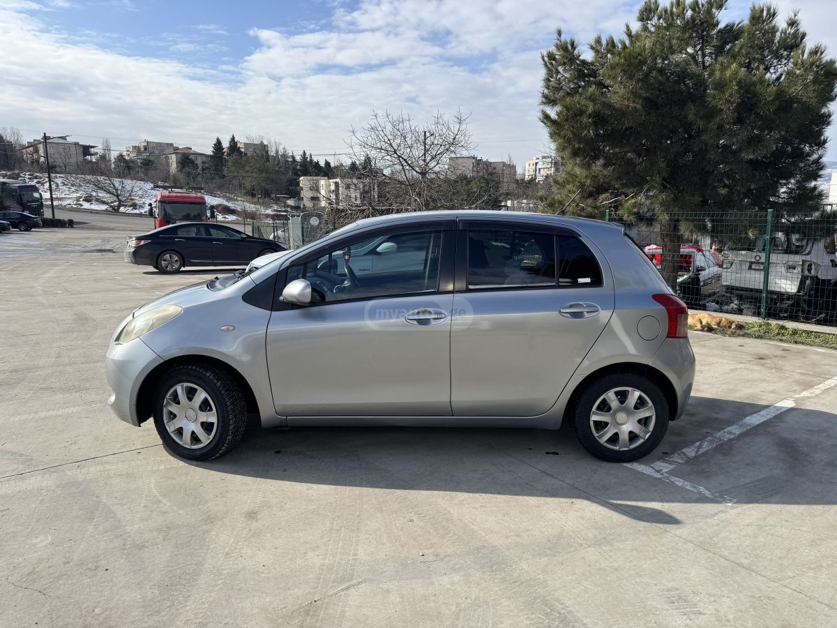 Toyota Vitz 2006 — photo 2