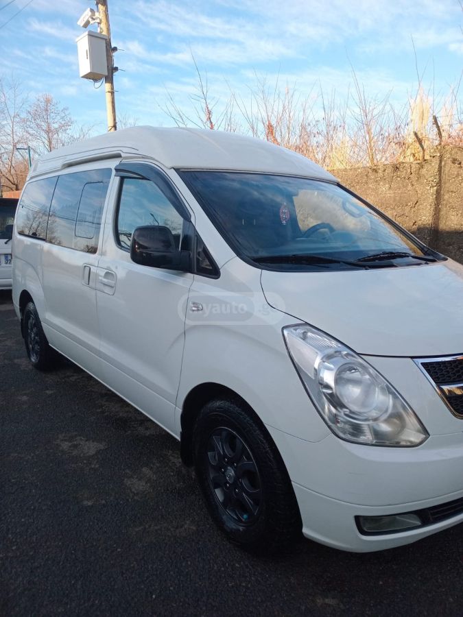 Hyundai Starex 2011 — photo 2