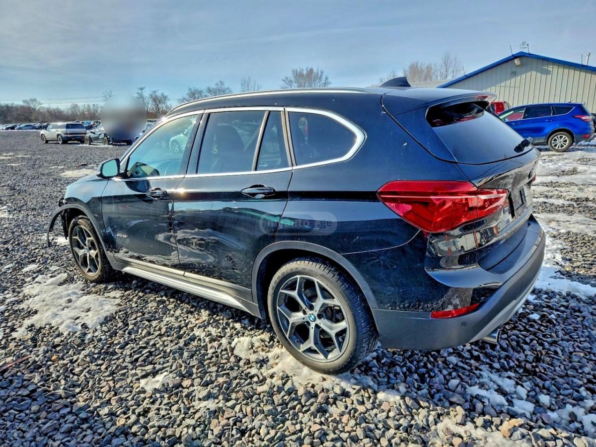 BMW X1 2018 — photo 2
