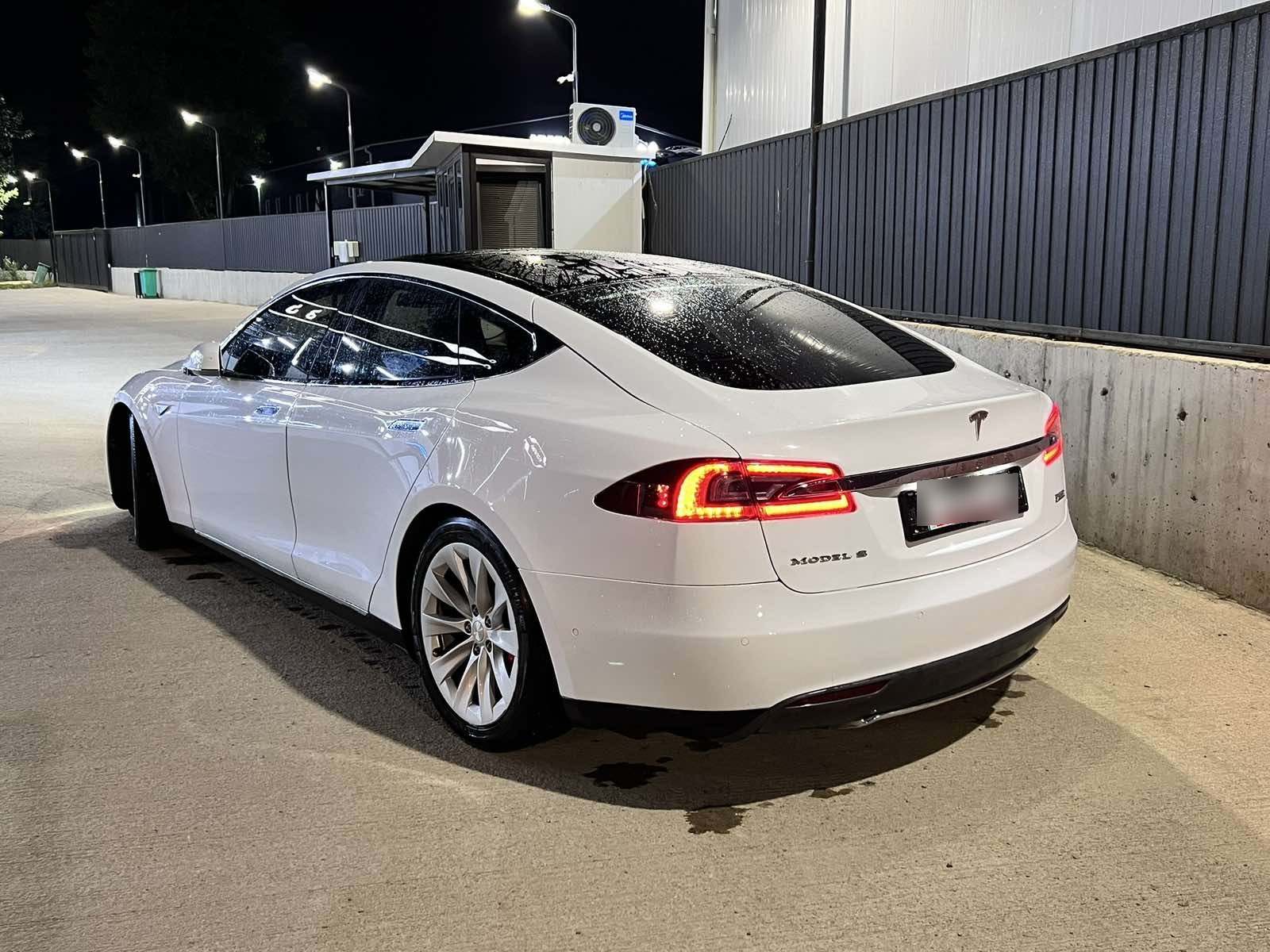 Tesla Model S 2015 — photo 2
